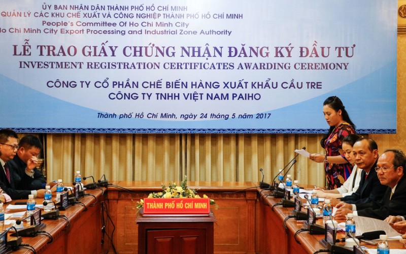 Hình ảnh lễ trao giấy chứng nhận Cầu Tre