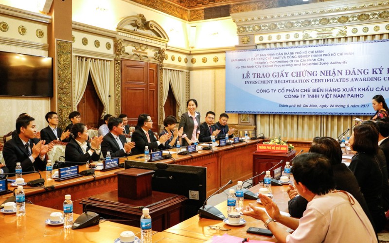 Hình ảnh lễ trao giấy chứng nhận Cầu Tre