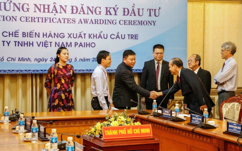 Hình ảnh lễ trao giấy chứng nhận Cầu Tre