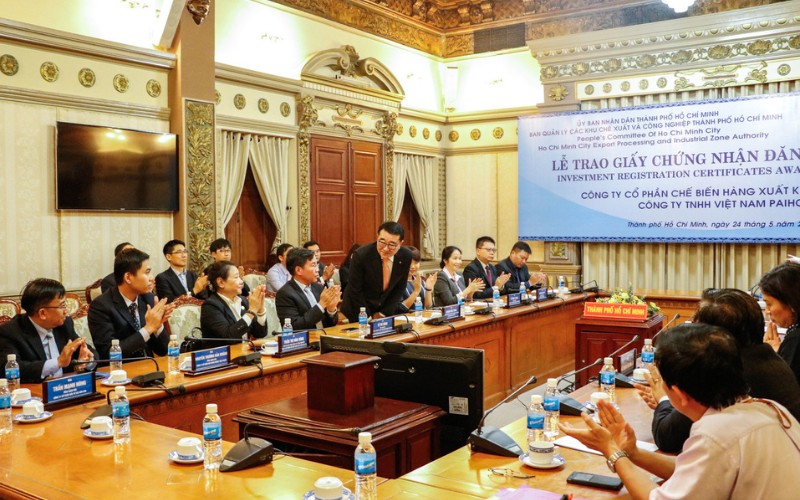 Hình ảnh lễ trao giấy chứng nhận Cầu Tre