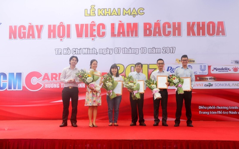 Hình ảnh Lễ trao Học bổng Đại học Bách Khoa