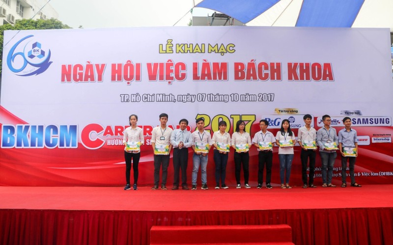 Hình ảnh Lễ trao Học bổng Đại học Bách Khoa
