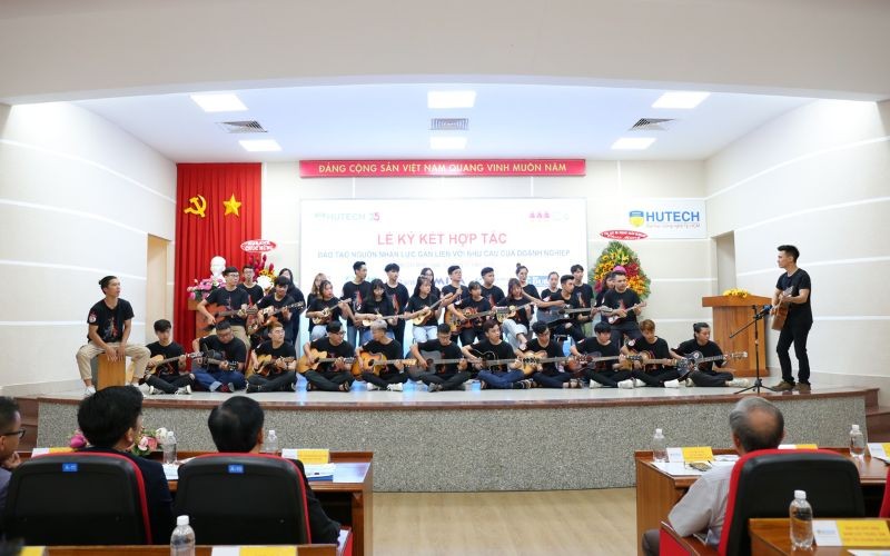 Kcn Hiệp Phước Ký Kết Hợp Tác Cùng Trường Đại Học Hutech Đào Tạo Nhân Lực Trình Độ Cao Cho Doanh Nghiệp | Khu Công Nghiệp Hiệp Phước