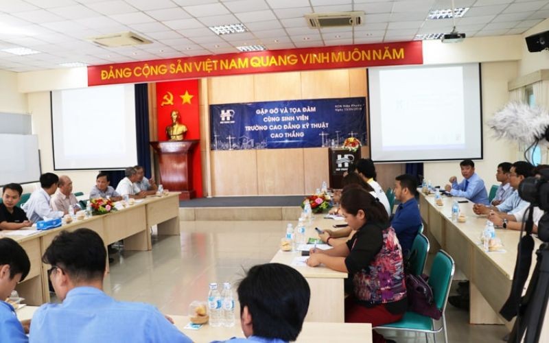 Tọa đàm cùng sinh viên Trường Cao Đẳng Kỹ Thuật Cao Thắng tại Khu Công Nghiệp Hiệp Phước