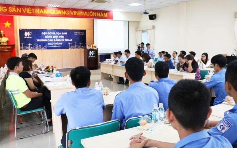 Tọa đàm cùng sinh viên Trường Cao Đẳng Kỹ Thuật Cao Thắng tại Khu Công Nghiệp Hiệp Phước