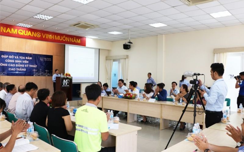 Tọa đàm cùng sinh viên Trường Cao Đẳng Kỹ Thuật Cao Thắng tại Khu Công Nghiệp Hiệp Phước