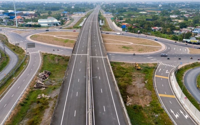 Nút giao cao tốc Bến Lức - Long Thành tại đường Nguyễn Văn Tạo để vào Khu công nghiệp - cảng Hiệp Phước (huyện Nhà Bè, TP.HCM)