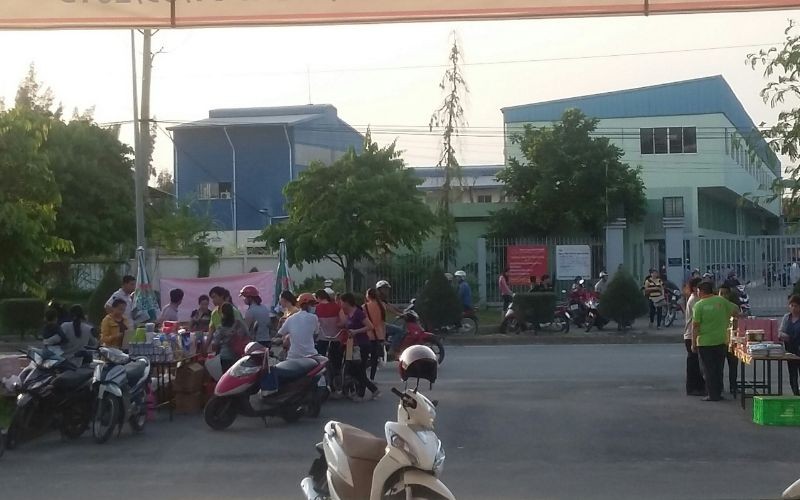 Chương trình “bán hàng lưu động bình ổn giá” tại trung tâm sinh hoạt công nhân KCN Hiệp Phước