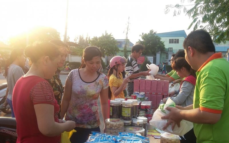 Chương trình “bán hàng lưu động bình ổn giá” tại trung tâm sinh hoạt công nhân KCN Hiệp Phước