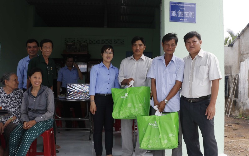 Công ty cổ phần Khu công nghiệp Hiệp Phước trao nhà tình thương lần 02