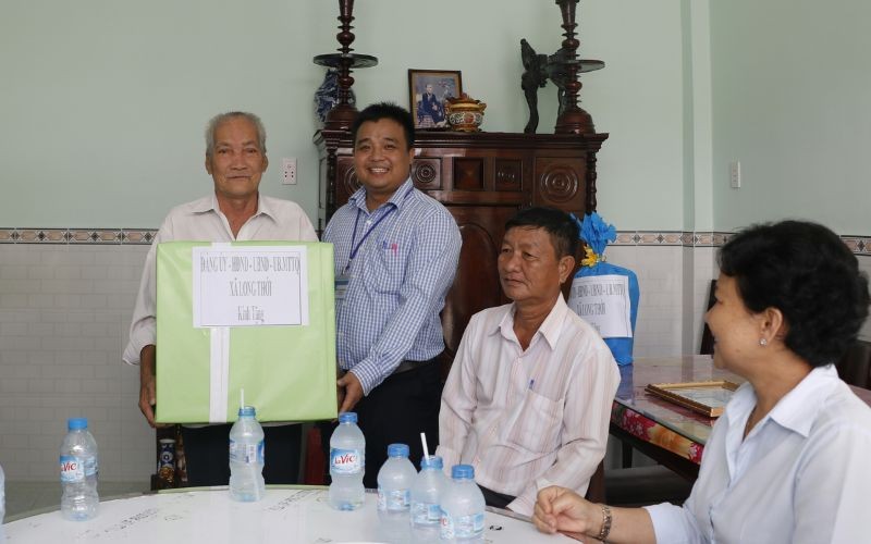 Công ty Cổ phần Khu công nghiệp Hiệp Phước trao tặng nhà tình thương