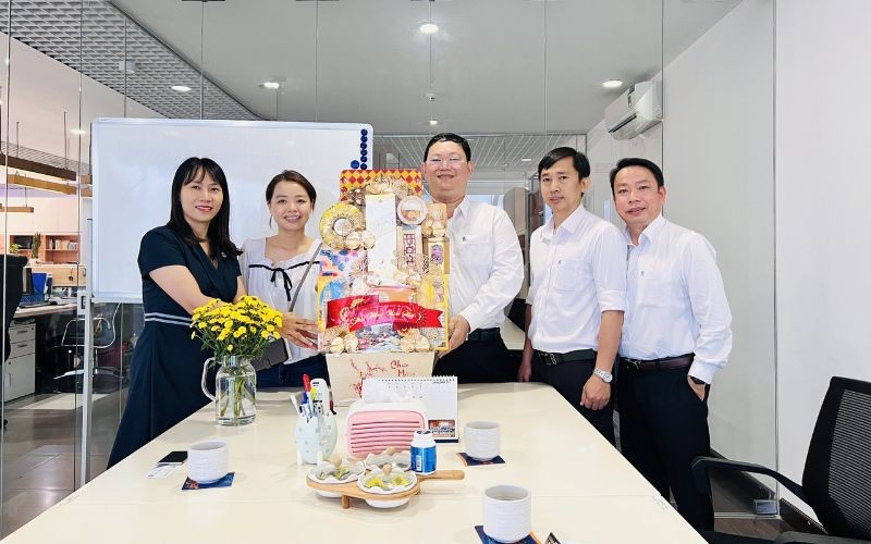 Công ty CP KCN Hiệp Phước thăm và chúc Tết Nhà đầu tư 2024