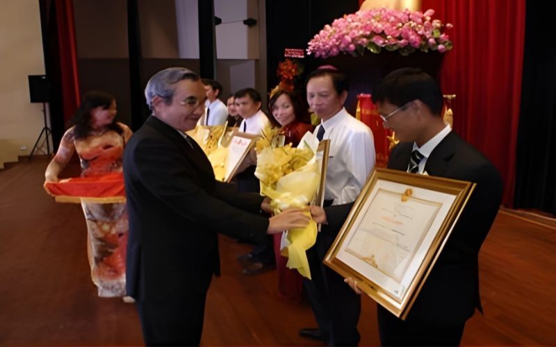 CTY CP KCN HIỆP PHƯỚC ĐÓN NHẬN BẰNG KHEN CỦA THỦ TƯỚNG