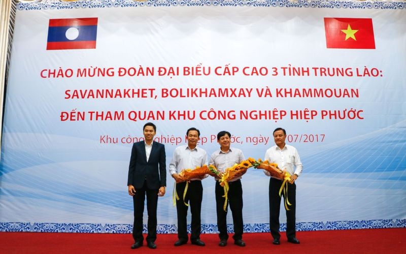 Đoàn đại biểu cấp cao 3 tỉnh Trung Lào đến tham quan và làm việc tại KCN Hiệp Phước