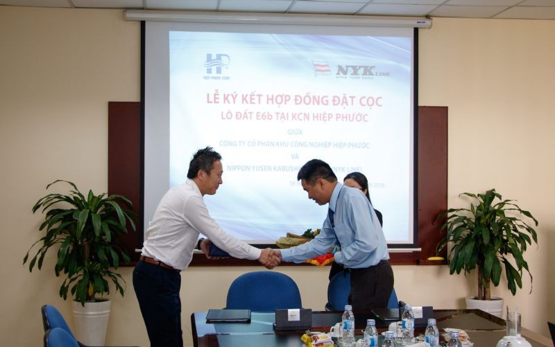 HIPC và NIPPON YUSEN KABUSHIKI KAISHA (NYK LINE) tiến hành ký Hợp đồng đặt cọc
