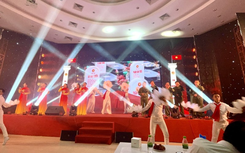 HIPC mang đến Hội thi 4 tiết mục về chủ đềtình yêu quê hương đất nước