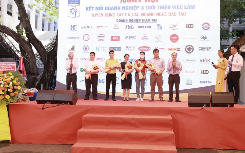 KCN Hiệp Phước đồng hành cùng Ngày hội việc làm Trường CĐ Kỹ thuật Cao Thắng 2022