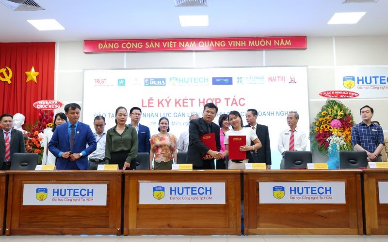 KCN Hiệp Phước ký kết hợp tác cùng Trường Đại học HUTECH đào tạo nhân lực trình độ cao cho Doanh nghiệp