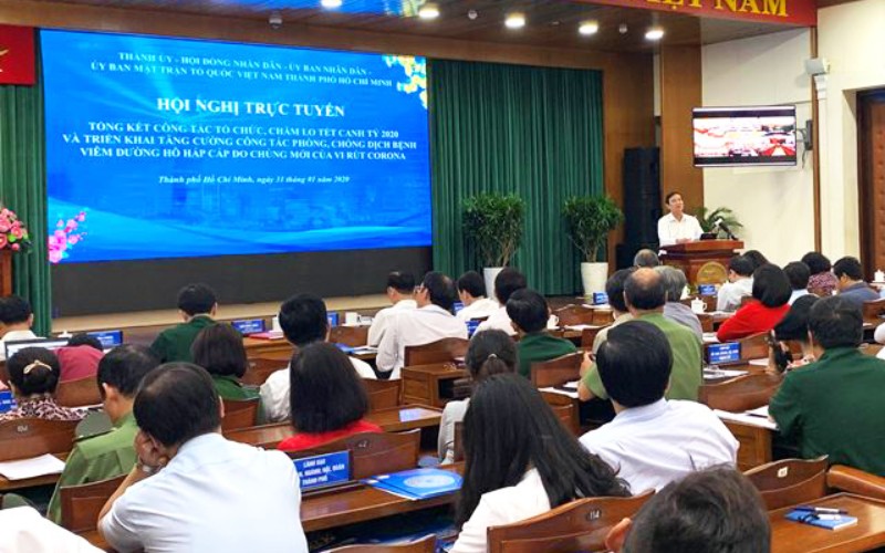 Ông Nguyễn Trường Bảo Khánh - TGĐ Công ty CP KCN Hiệp Phước nhận bằng khen của UBND TP. HCM về công tác tổ chức, chăm lo Tết Canh Tý 2020