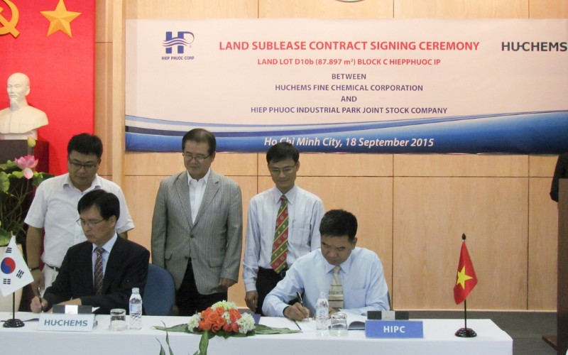 Ký kết HDTLD với công ty Huchems