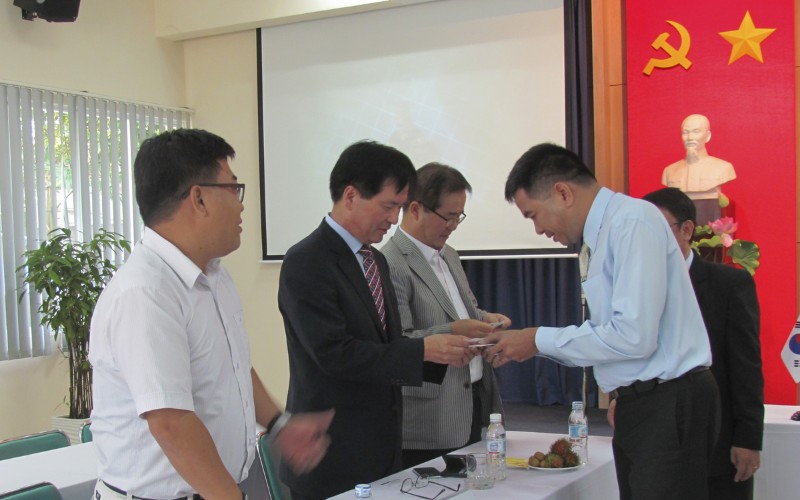 Ký kết HDTLD với công ty Huchems