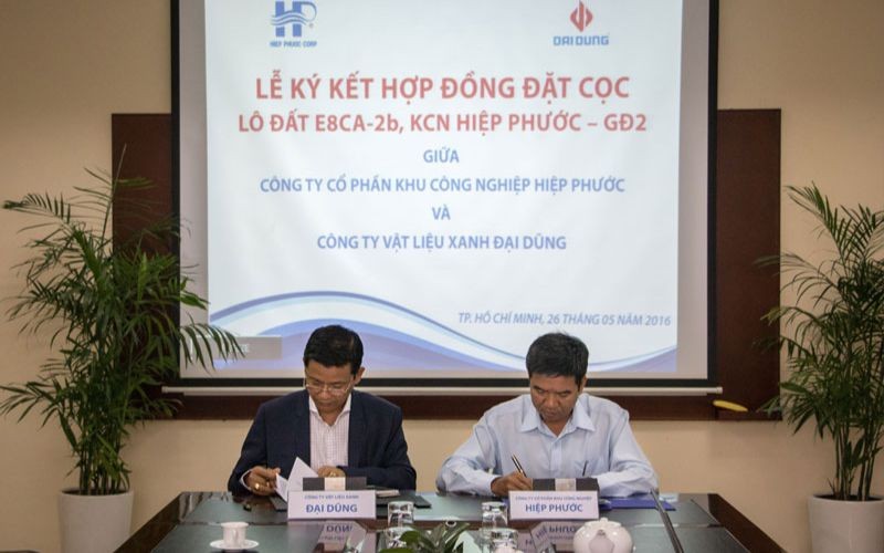 Lễ ký kết Hợp đồng đặt cọc giữa Công ty Cổ phần Khu công nghiệp Hiệp Phước và Công ty vật liệu xanh Đại Dũng