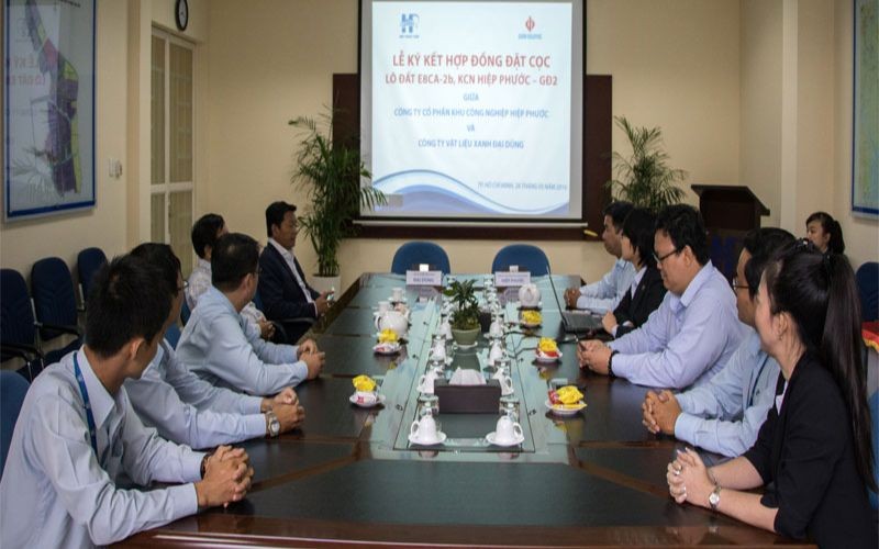 Lễ ký kết Hợp đồng đặt cọc giữa Công ty Cổ phần Khu công nghiệp Hiệp Phước và Công ty vật liệu xanh Đại Dũng