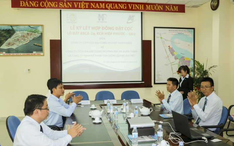 Lễ ký kết hợp đồng đặt cọc thuê Lô đất E8CA-2a thuộc giai đoạn 2 trong Khu Công nghiệp Hiệp Phước