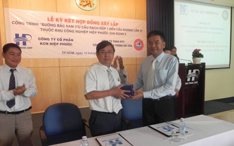 Lễ ký kết hợp đồng xây lấp công trình Đường Bắc Nam
