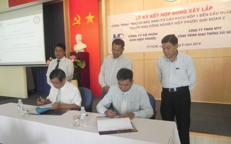 Lễ ký kết hợp đồng xây lấp công trình Đường Bắc Nam