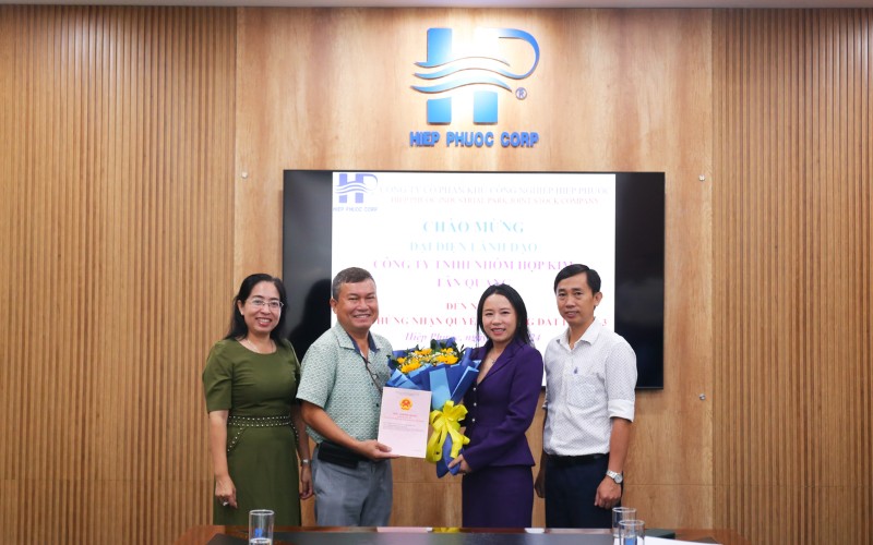 Lễ trao GCNQSDĐ Lô 7a-3 Cho Công Ty TNHH Nhôm Hợp Kim Tân Quang