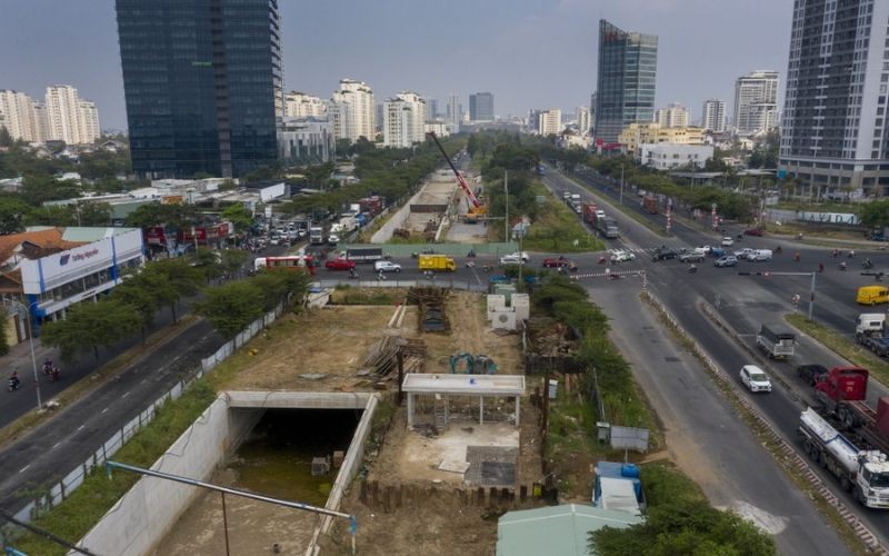 Nút giao trăm tỷ ở TP.HCM khởi động trở lại
