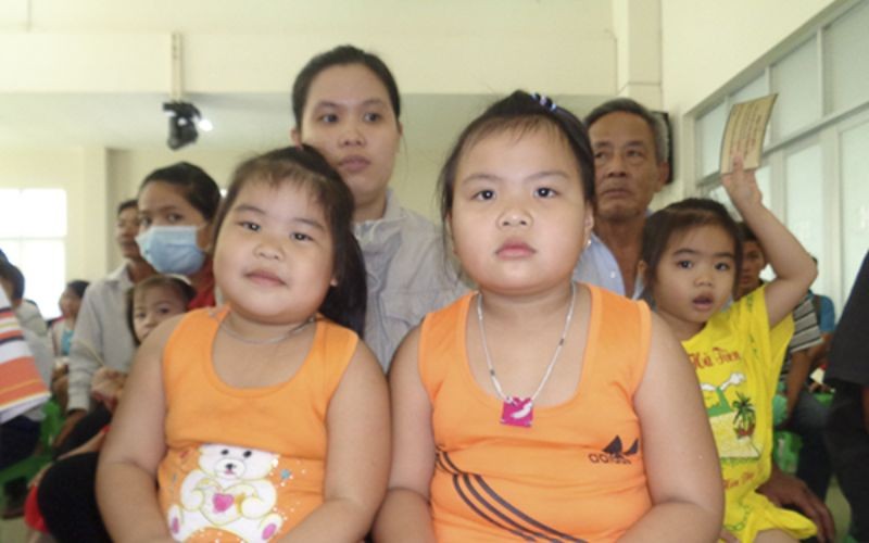 Tặng quà cho con em công nhân KCN Hiệp Phước