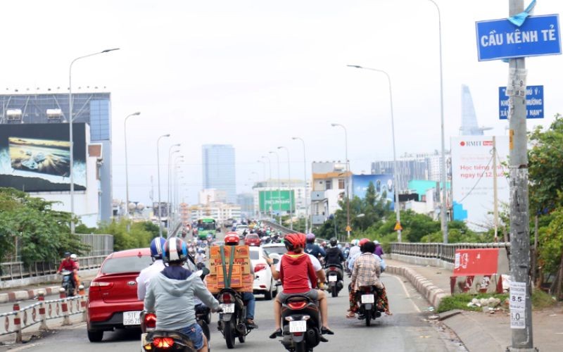 Thành phố Hồ Chí Minh hoàn tất mở rộng cầu Kênh Tẻ