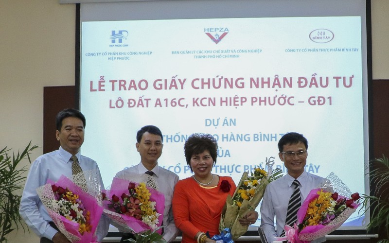 Trao Giấy chứng nhận đầu tư dự án Hệ thống Kho hàng Bình Tây của Công ty Cổ phần Thực phẩm Bình Tây